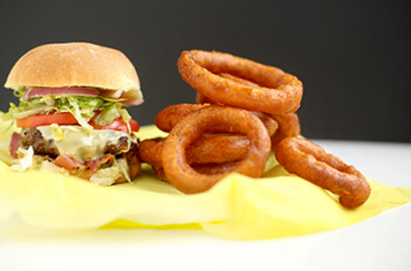 Cheeseburger with onion rings