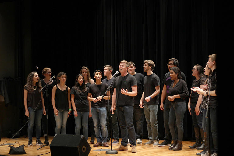 a capella students singing