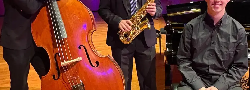 Lunchtime Concert: Blue in the Beehive Chaney Goldstein ‘28, saxophone Chris Maratea ‘28, bass Sean Dooley ‘29, piano