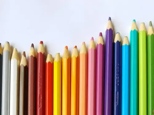 Colored pencils lined up in rainbow order
