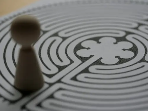 Standing toys in a maze