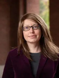 Headshot of Nina Barzachka.