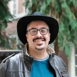 A portrait of Jorge Santos.